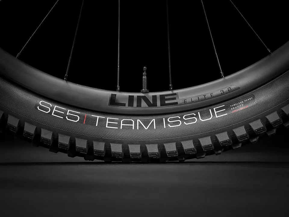 Horské kolo Trek Fuel EX 7 Deore/XT Gen 6 Black 2023 ElementStore.cz