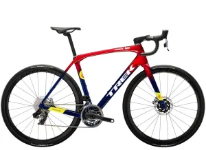 TREK DOMANE SLR 9 AXS Gen 4 Team Replica:Metallic Red Smoke to Blue Smoke Fade