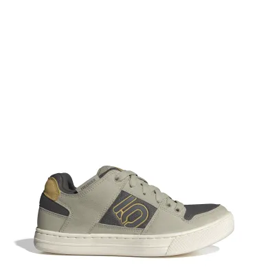 ElementStore - ID2451_2_FOOTWEAR_Photography_Side Lateral View_white
