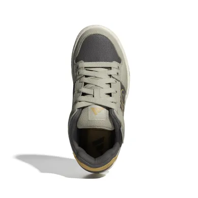 ElementStore - ID2451_3_FOOTWEAR_Photography_Top Portrait View_white