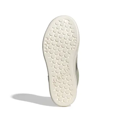 ElementStore - ID2451_4_FOOTWEAR_Photography_Bottom View_white