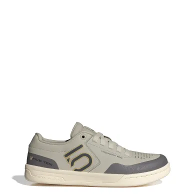 ElementStore - ID2450_2_FOOTWEAR_Photography_Side Lateral View_white