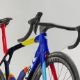 Trek silniční kolo Madone SLR 9 Gen 8 modrá červená žlutá