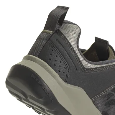 ElementStore - IH0812_8_FOOTWEAR_Photography_Detail View 1_white