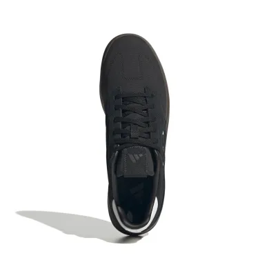 ElementStore - IH0825_3_FOOTWEAR_Photography_Top Portrait View_white
