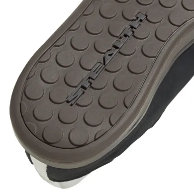ElementStore - IH0825_8_FOOTWEAR_Photography_Detail View 1_white