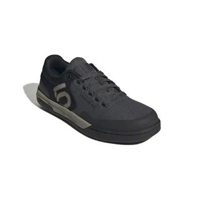 ElementStore - IH0814_6_FOOTWEAR_Photography_Front Lateral Top View_white