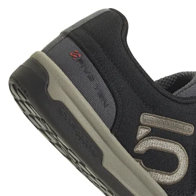 ElementStore - IH0814_9_FOOTWEAR_Photography_Detail View 2_white
