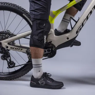 ElementStore - Evoc chrániče kolen Knee Protector LS Flex Enduro, Black