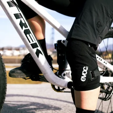 ElementStore - Evoc chrániče kolen Knee Protector LS Flex Enduro, Black