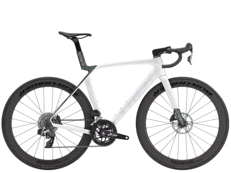 ElementStore - trek-silnicni-kolo-madone-sl-6-axs-gen-8-gloss-crystal-white-matte-deep-smoke-1