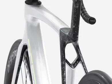 ElementStore - trek-silnicni-kolo-madone-sl-6-axs-gen-8-gloss-crystal-white-matte-deep-smoke-4