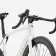 ElementStore - trek-silnicni-kolo-madone-sl-6-axs-gen-8-gloss-crystal-white-matte-deep-smoke-5