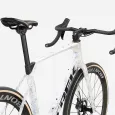 silnicni-kolo-trek-domane-slr-9-gen-5-mother-of-pearl-silver-marble-4