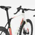 silnicni-kolo-trek-domane-sl-7-axs-1x13-gen-5-matte-era-white-deep-smoke-4