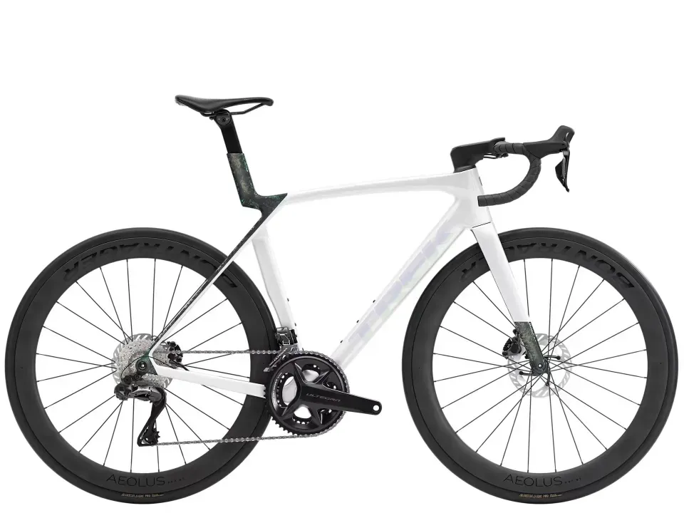 trek_silnicni_kolo_madone_sl_7_gen_8_bila_seda
